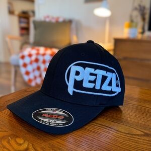 PETZL FlexFit S/M Black Hat